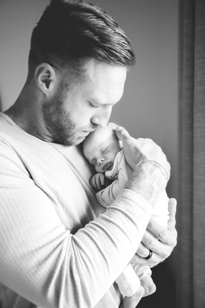 Minimalist newborn lifestyle session