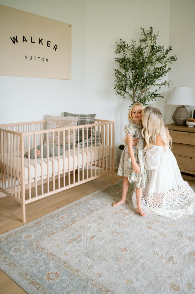 Newborn and sibling photography at home
