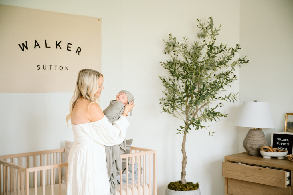 Lifestyle newborn photography at home
