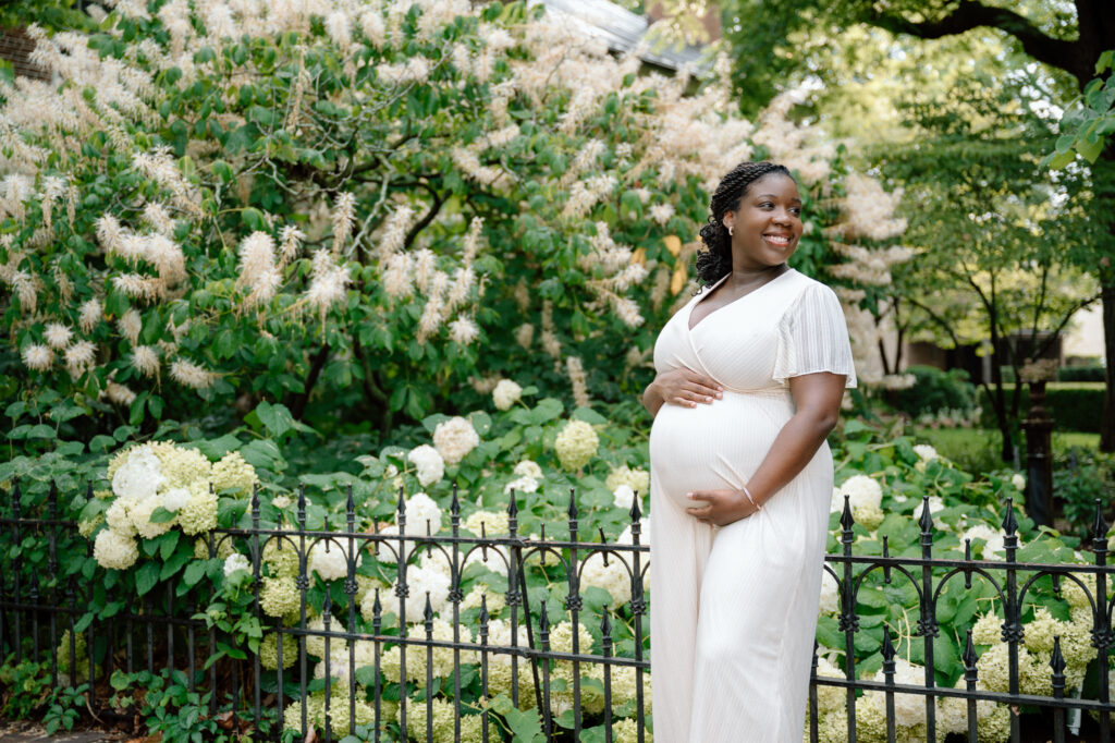Expecting mother with toddler and partner – Lexington maternity photography