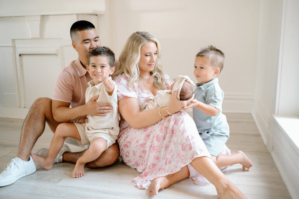 Lexington KY family photographer captures family of five during newborn session